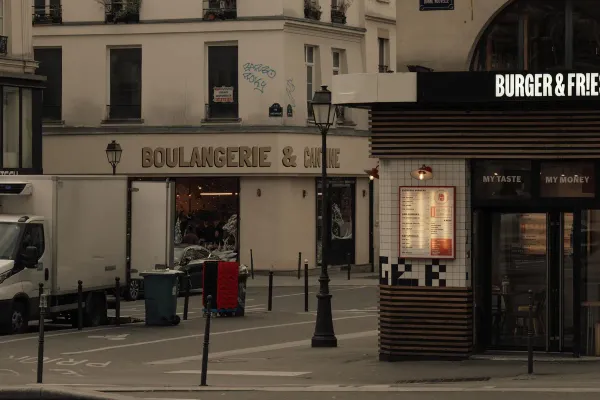 French Greetings: Bonjour, Salut, Coucou Explained