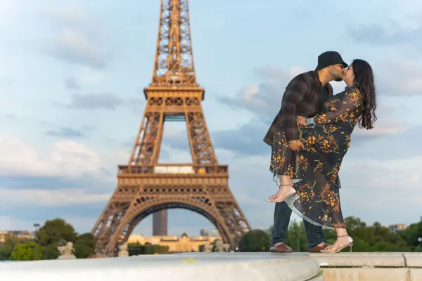 Je t'aime vs Je t'adore: I Love You in French