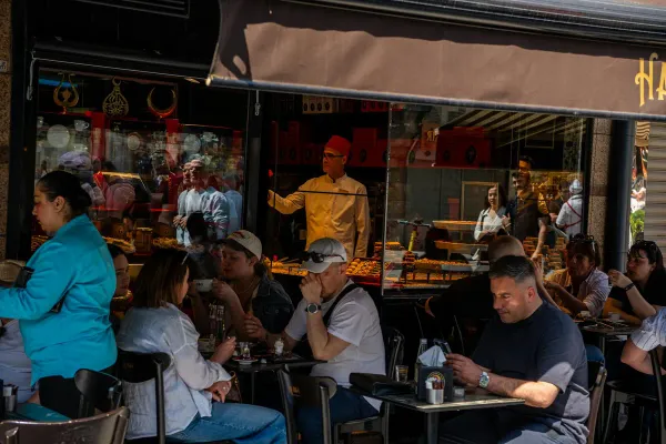 The Bonjour Rule: French Etiquette for Visitors